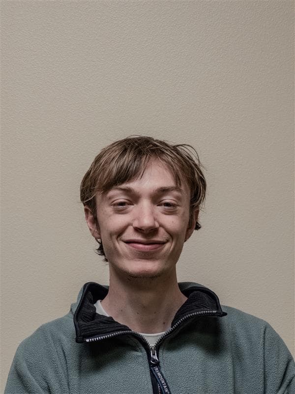 Jens Hewett, Sales